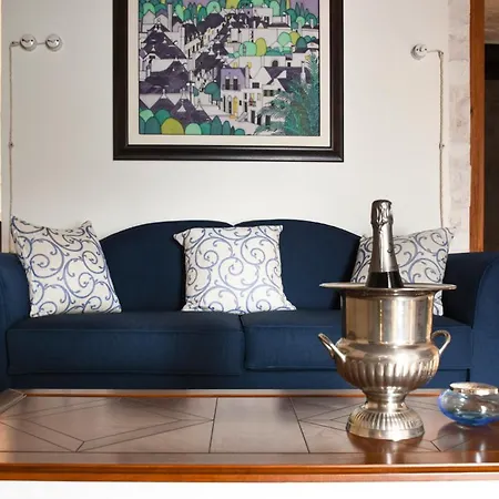 Sleeps 4 With Pool And Wifi Vila