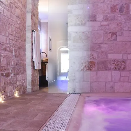 Sleeps 4 With Pool And Wifi Vila Alberobello