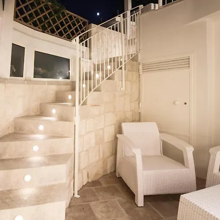 Vila Sleeps 4 With Pool And Wifi